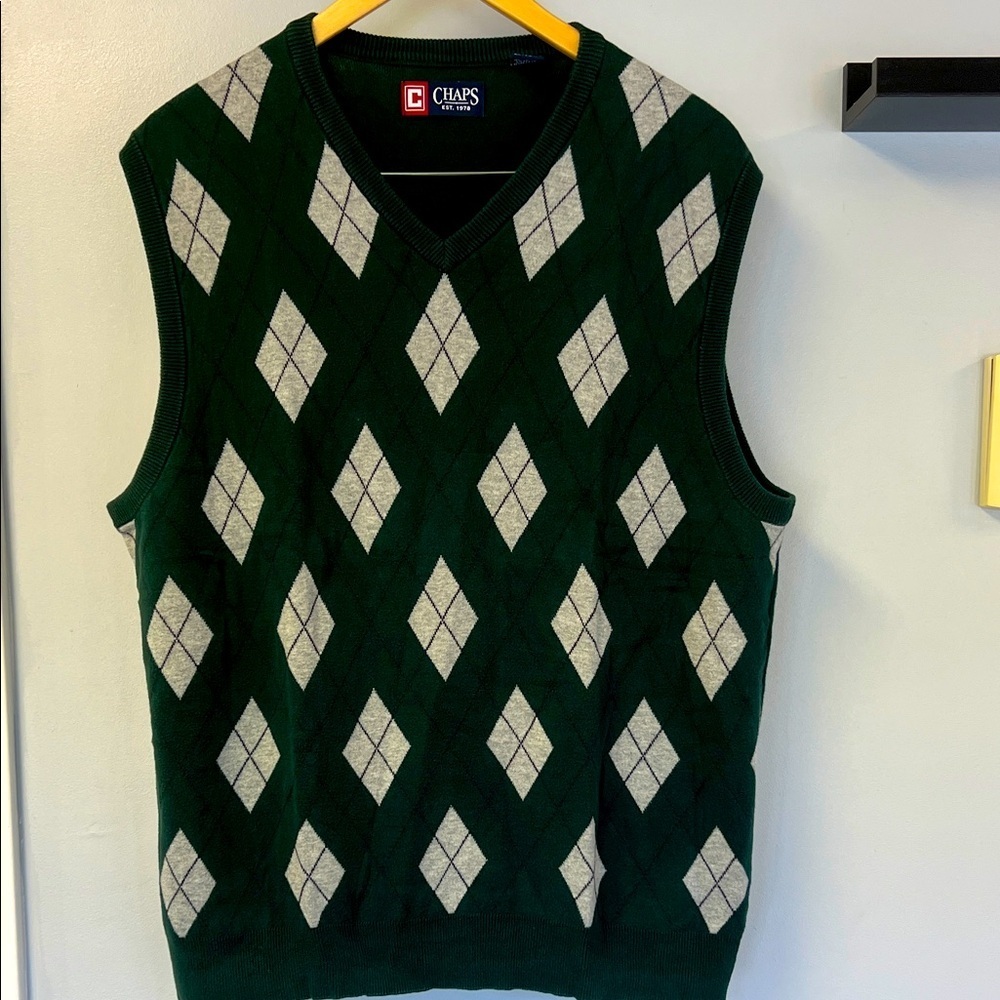 Chaps V-Neck Sweater Vest in Green and Gray Argyle